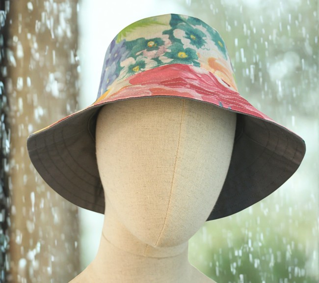 Chapeau de pluie pour femme à fleurs romantiques colorées