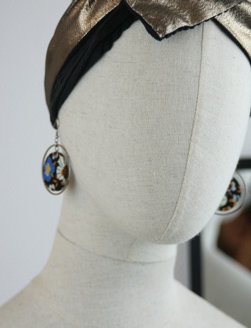 Bo rondes à créoles avec cabochon en tissu fleuri