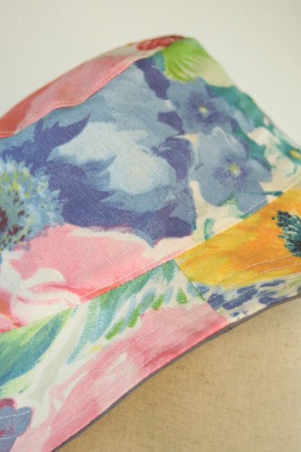 Chapeau Ernest pour femme en coton enduit imperméable à fleurs