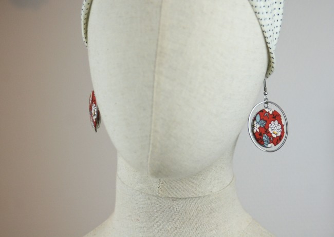 Paire de boucles d'oreilles rondes 40mm en tissu orange à fleurs et acier