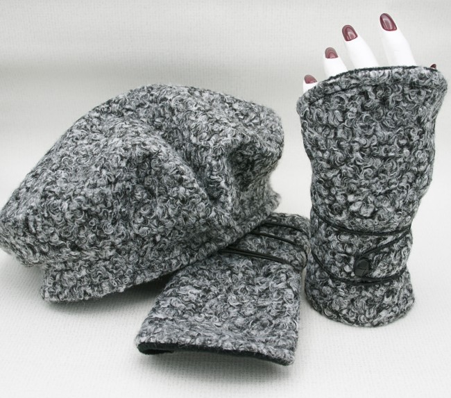 Ensemble béret et mitaines lainage bouclette gris chiné et polaire noir