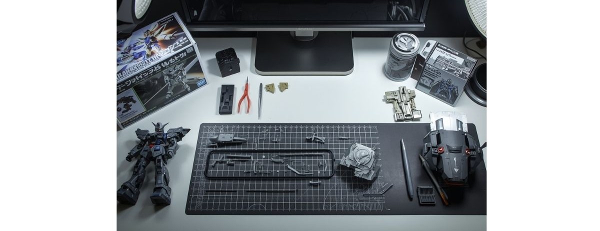 Guides Gunpla et maquettes Gundam Bandai avec outils de montage