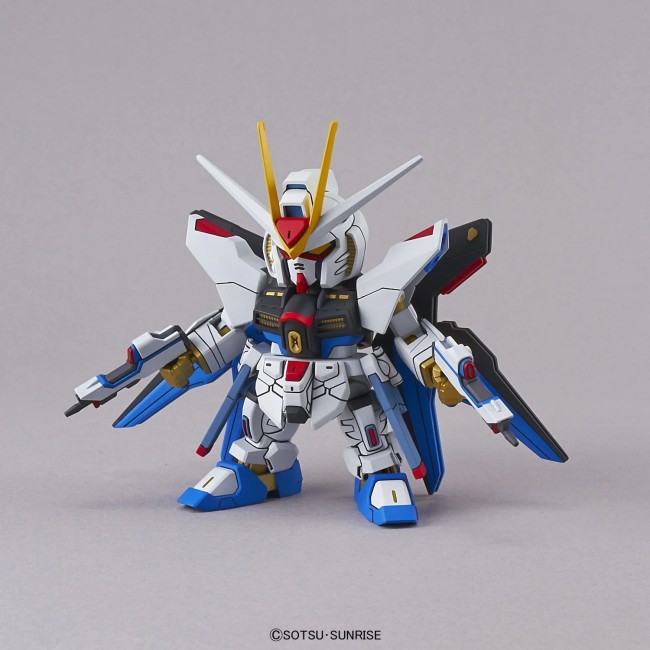 SD Gundam Ex-Standard Strike Freedom Gundam - Model Kit Bandai SD Gundam Ex-Standard Strike Freedom Gundam - Model Kit Bandai