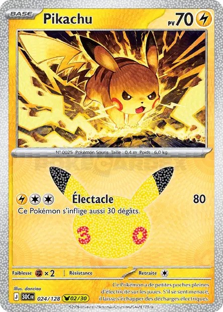 Pikachu 024/128 – Pokémon 30e Anniversaire FR Recto de la carte Pokémon Pikachu 024/128, 30e Anniversaire, en français