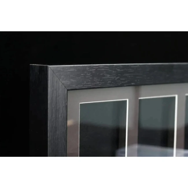 Zoom sur la finition texturée du cadre EVORETRO en bois MDF noir
