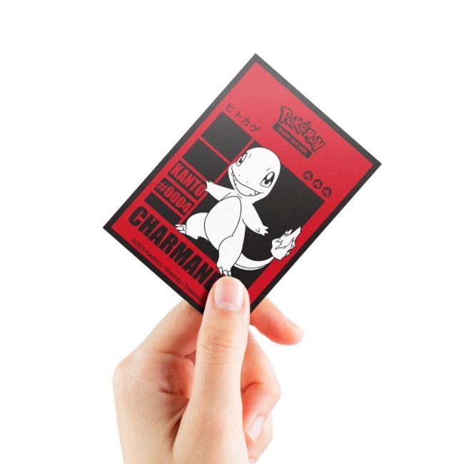 Pochette Salamèche tenue en main – format standard pour cartes Pokémon