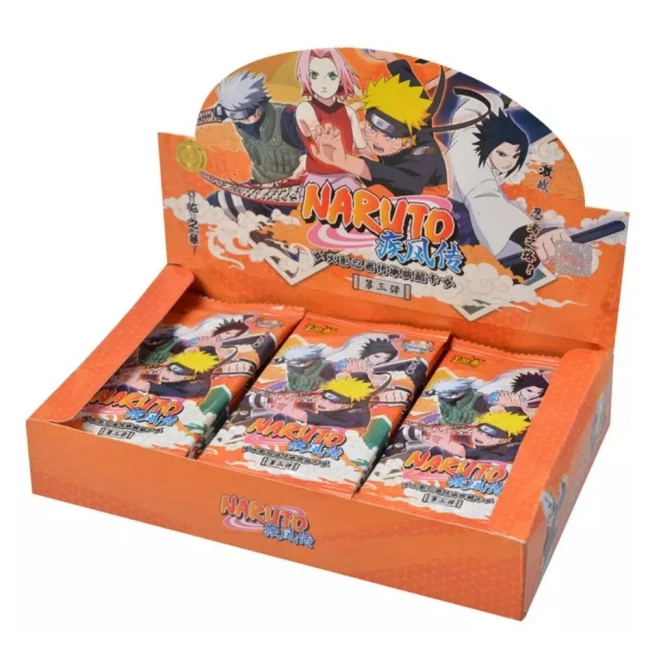 Boîte de présentation Naruto avec des boosters illustrés mettant en avant les personnages emblématiques comme Naruto, Sasuke, Sakura et Kakashi, dans un design orange vif, idéale pour les fans et collectionneurs de l'univers Naruto.