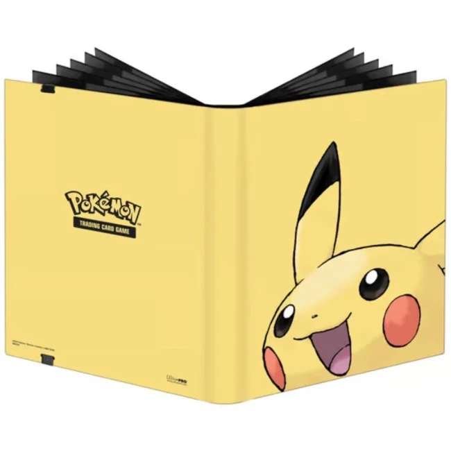 Pokémon Ultra Pro - Classeur PRO à 9 pochettes Pikachu Classeur PRO Pokémon Pikachu Ultra PRO ouvert, couvertures et pages visibles.