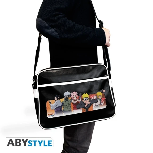 Sac besace noir Naruto Shippuden porté en bandoulière, vue de côté
