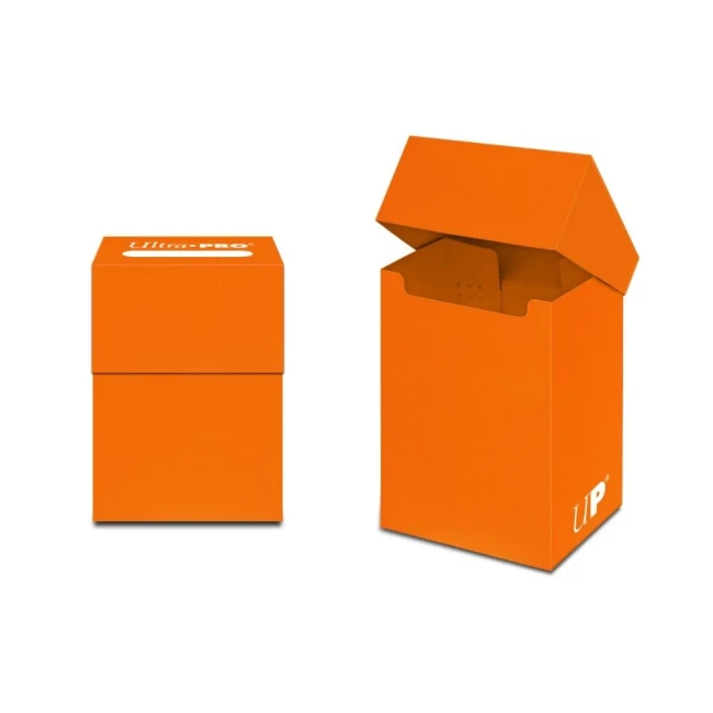 Boîte de rangement Ultra PRO orange pour cartes de collection, présentée en deux positions : fermée à gauche et ouverte à droite, révélant son intérieur et son système de fermeture sécurisé.