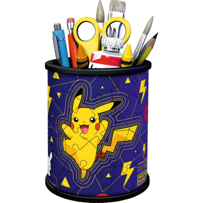 pot à crayons Pikachu assemblé avec crayons et accessoires