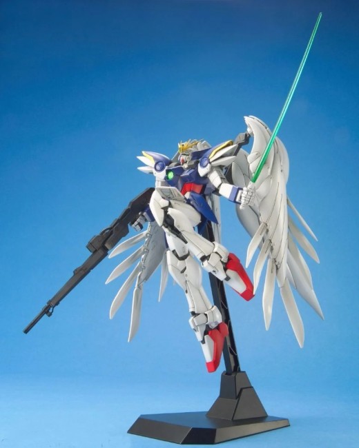 MG Wing Gundam Zero Custom 1/100 - Model Kit Bandai MG Wing Gundam Zero Custom 1/100 - Model Kit Bandai