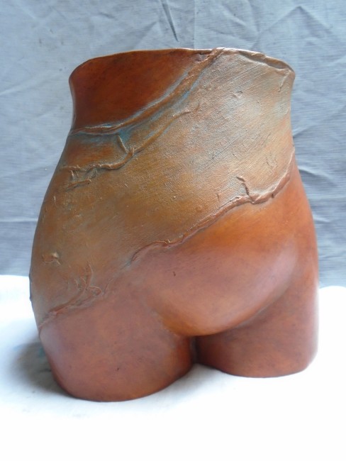 Buste ventre drapé ,terre cuite patinée.