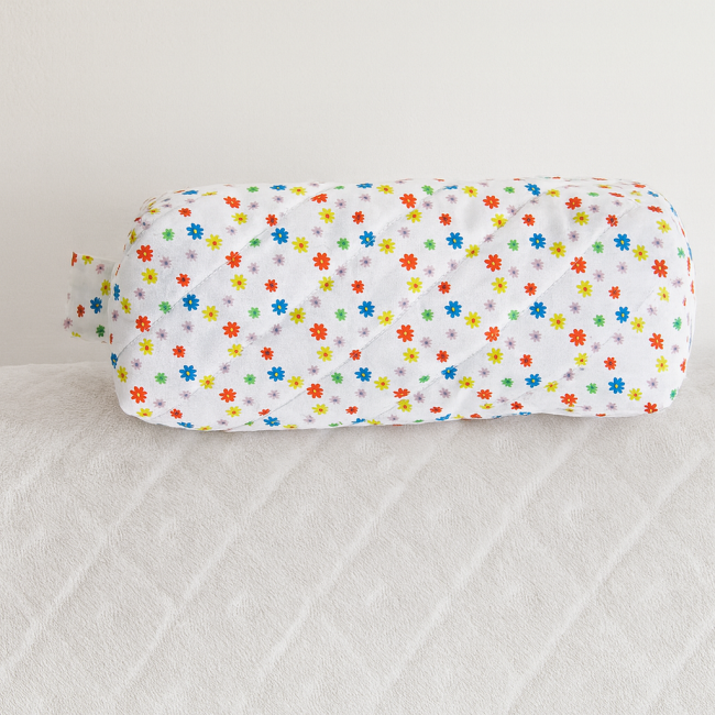 Trousse vue de dessous matelassé avec tissu fleuri multicoloré