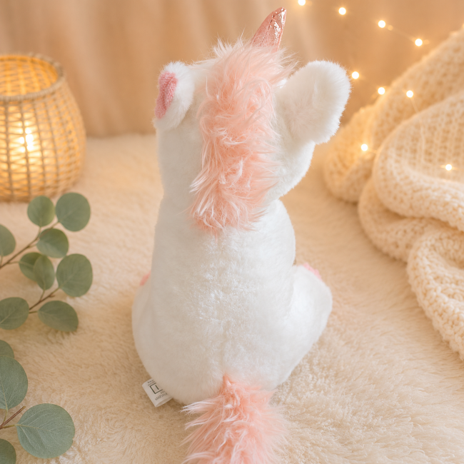 Licorne en peluche blanche vue de dos avec crinière et queue roses