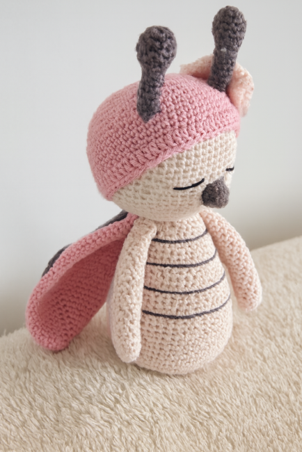 Peluche crochetée artisanale – Jouet doux et décoratif pour enfant
