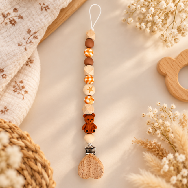 Attache-sucette artisanale en perles de silicone et bois naturel – Ourson caramel et vichy orange