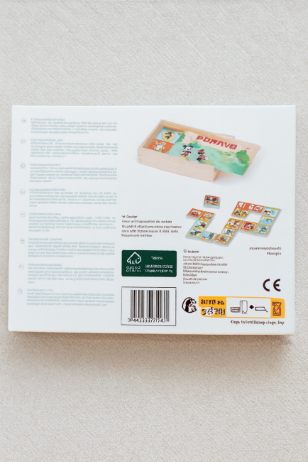 Vue arrière du jeu de dominos Disney Baby en bois – présentation des pièces illustrées et infos multilingues