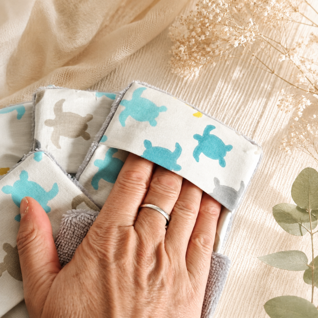 Lingette démaquillante lavable avec poche pour la main en fibre de bambou gris