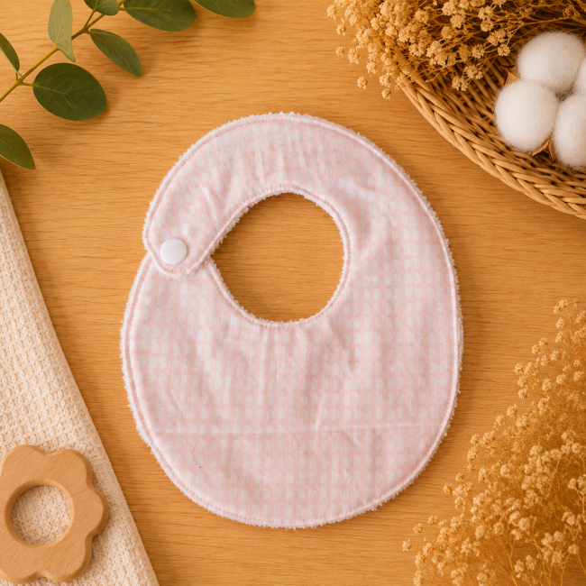 Bavoir bébé T1 côté tissu imprimé rose avec délicats avec motifs 