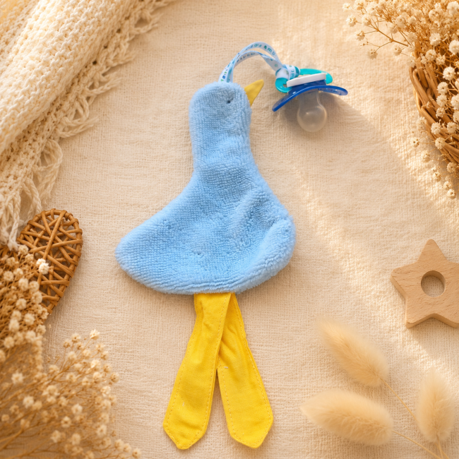 Gros plan du canard bleu en fibre de bambou douce et absorbante
