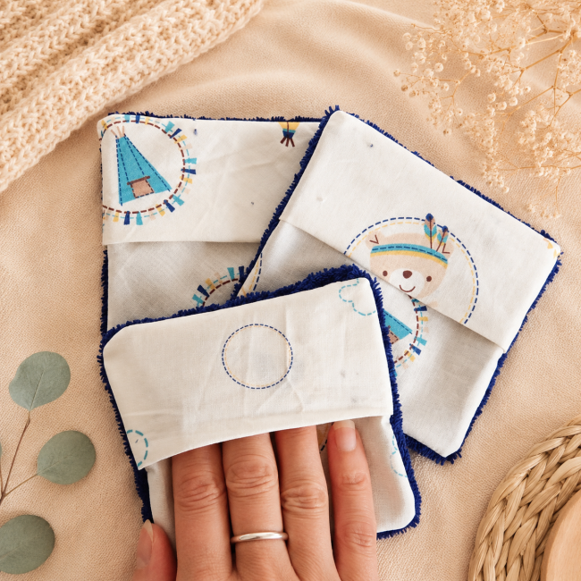 Lingette démaquillante lavable avec poche pour la main en fibre de bambou bleu et motif indien