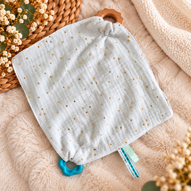 Doudou plat artisanal vert sauge en coton gaze vue arrière