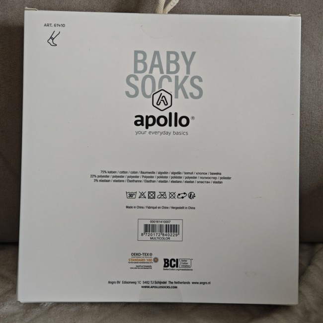 Verso de l’emballage chaussettes bébé Apollo avec composition et normes  