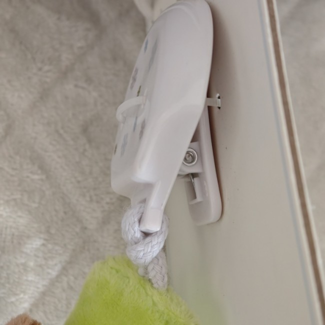 Clip d’attache blanc pour attache-sucette Histoire d’Ours, fixation sécurisée