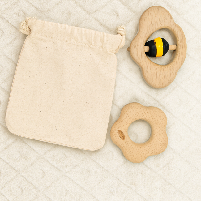 Jouets Montessori en bois naturel – hochet  et anneau de dentition avec pochon en tissu