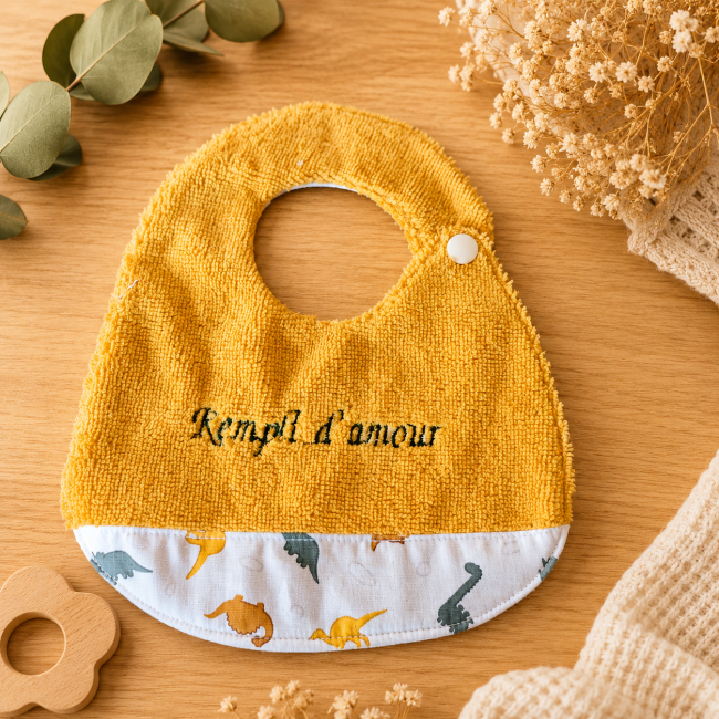 Bavoir artisanal T2 en fibre de bambou jaune Bavoir bébé T2 en fibre de bambou jaune doré avec broderie Petit trésor