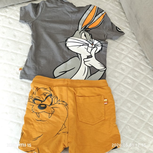ensemble bébé Looney Tunes seconde main t‑shirt gris et short orange
