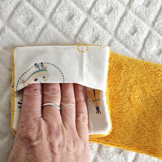 Lingette démaquillante lavable avec poche pour la main en fibre de bambou moutarde