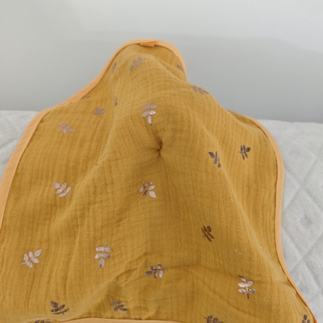 Tissu moutarde doublé avec finition biais de la pieuvre artisanale