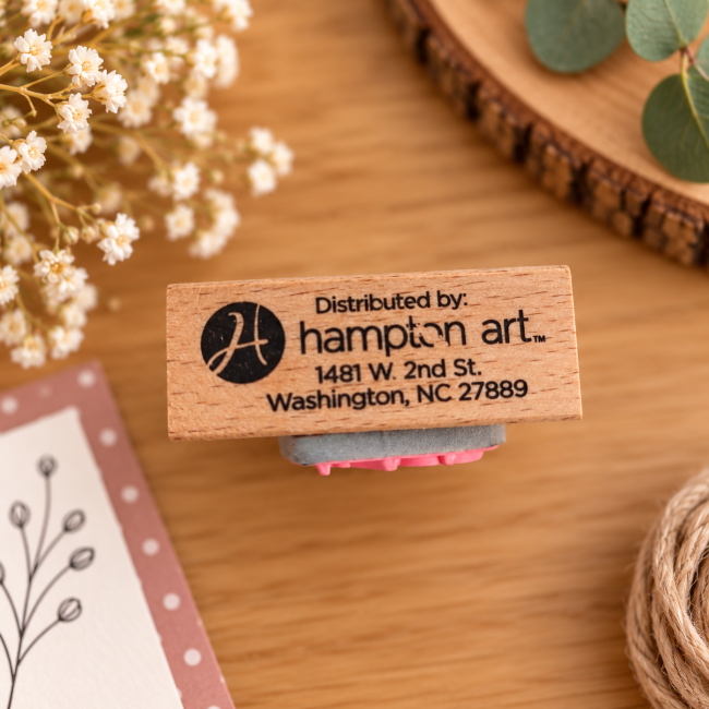 Tampon bois Hampton Art – vue arrière avec code-barres Tampon en bois Hampton Art avec code-barres et référence