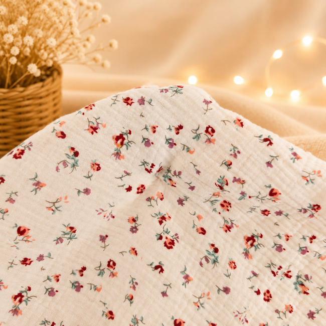 Tissu doublé et finition biais rose poudré Tissu floral doublé avec finition biais rose poudré sur pieuvre artisanale