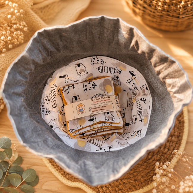 Intérieur du pochon artisanal contenant les lingettes lavables en fibre de bambou