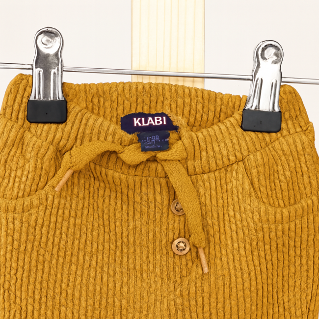 Pantalon bébé moutarde KIABI 1 mois avec cordon et boutons, tissu gaufré
