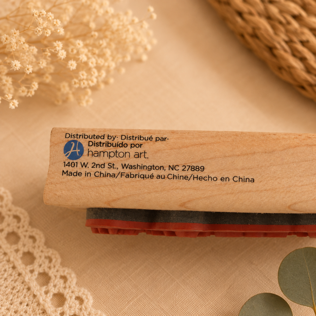 Tampon en bois floral avec marquage Hampton Art sur le manche