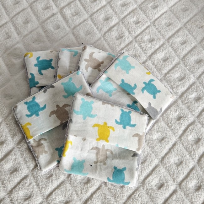 Lingettes démaquillantes lavables en bambou et coton imprimé – douceur et absorption Lingettes démaquillantes lavables en fibre de bambou douce et absorbante et motif tortue