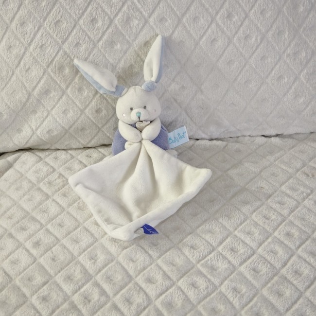 Doudou lapin Baby Nat blanc et bleu avec cœur 