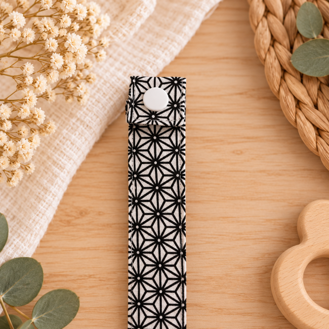 Motif géométrique noir et blanc de l'attache sucette artisanale