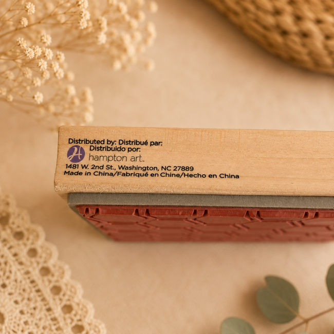 Tampon en bois Hampton Art avec motif nid d’abeille rouge
