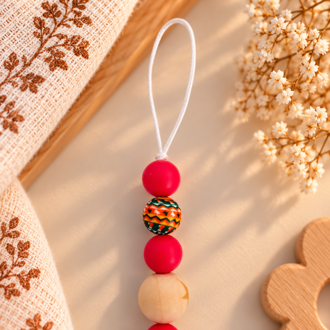 Boucle en cordon blanc et perles en silicone rouge et multicolores de l’attache-sucette artisanale