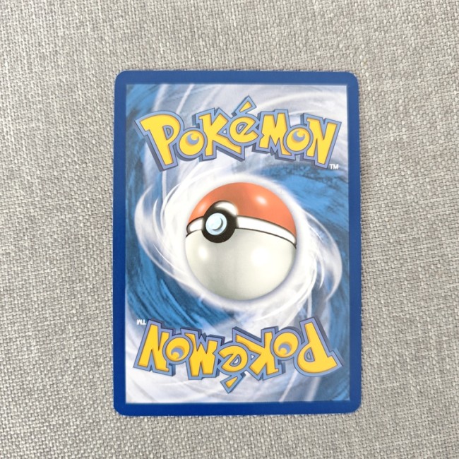 Dos carte Pokémon – État seconde main Dos d’une carte Pokémon officielle, version seconde main.