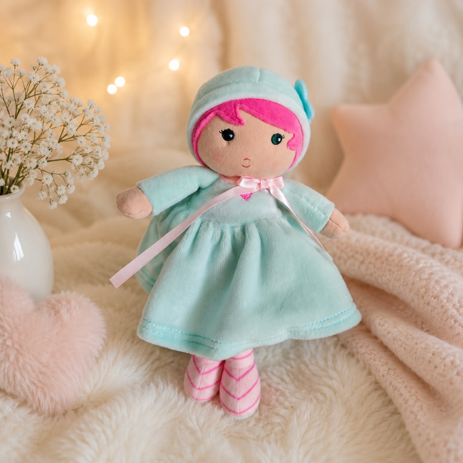 Poupée Kaloo en tissu vert pastel et rose de 26 cm