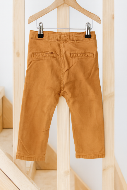 Pantalon Orchestra 18 mois – Vue arrière avec poches Dos du pantalon bébé Orchestra 18 mois avec poches passepoilées