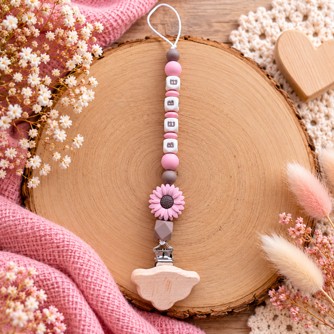 Attache-sucette artisanale en silicone vieux rose et marron chocolat avec clip en bois