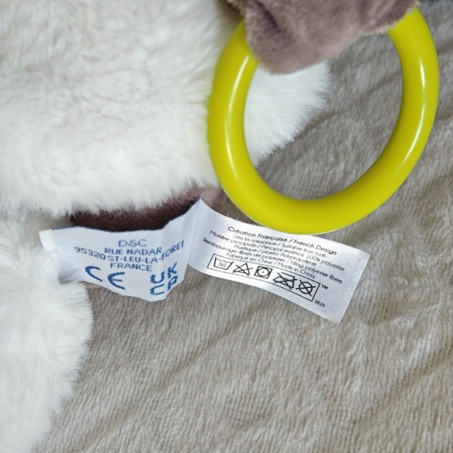  Étiquettes du doudou Baby Nat’ avec normes CE et informations d’entretien