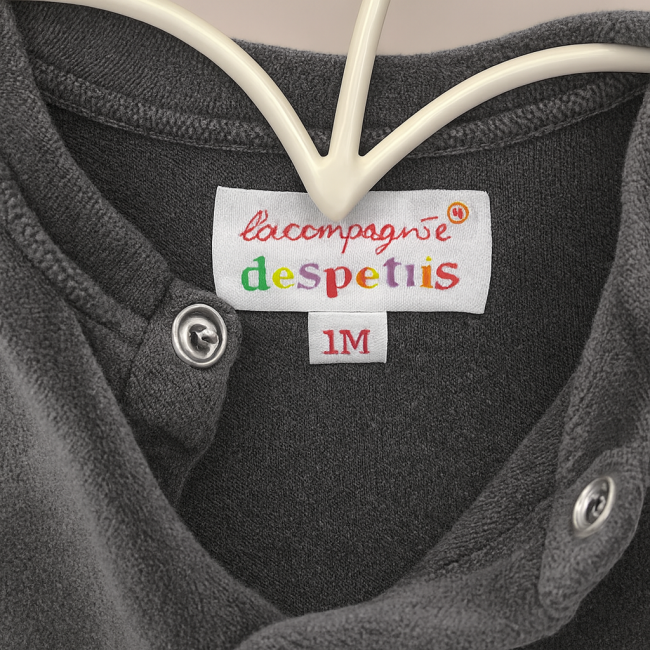 Étiquette La Compagnie des Petits – taille 1 mois – vêtement bébé en velours gris